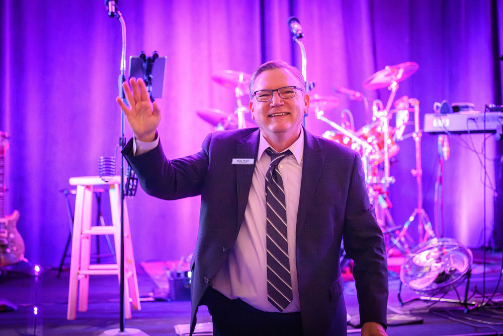 bob hale, auctioneer, waving